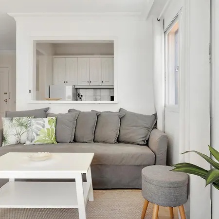 Апартаменти Lovely Flat With Sea View Near The By Costarentals - Ref 37